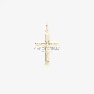 Croce con lati rotondi con cristo