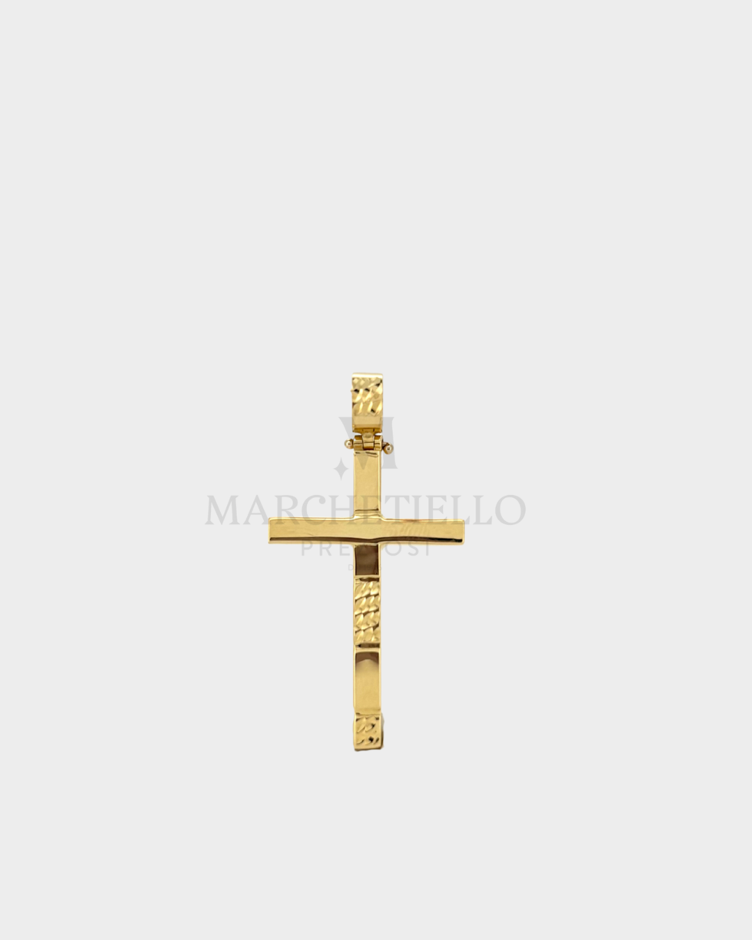 Croce con dettagli diamantati