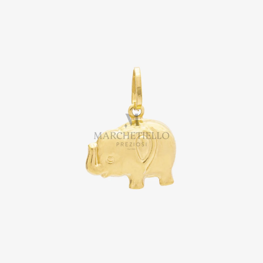 Elefante con orecchio grande